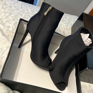 Black booties size 6 Fashion nova